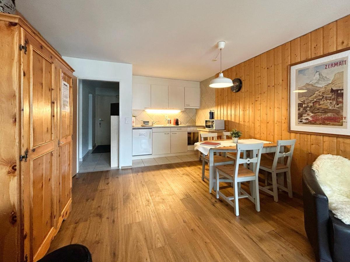 Beautiful Apartment In Zermatt With A Breathtaking View Of The Matterhorn Exterior foto