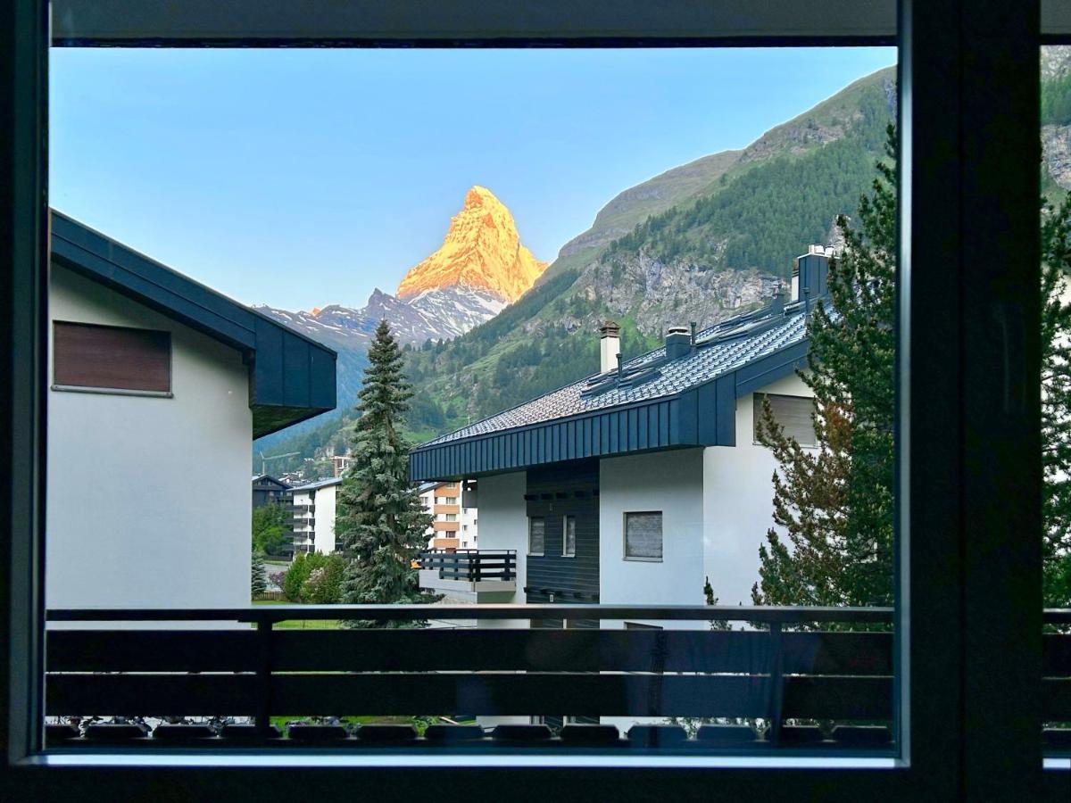Beautiful Apartment In Zermatt With A Breathtaking View Of The Matterhorn Exterior foto