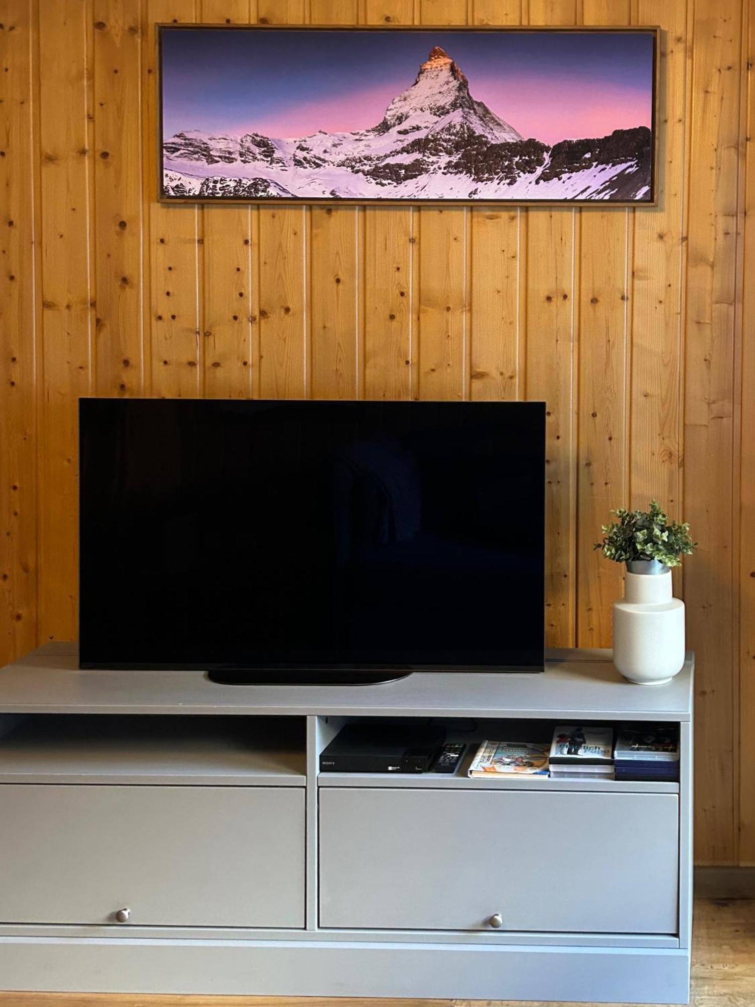 Beautiful Apartment In Zermatt With A Breathtaking View Of The Matterhorn Exterior foto