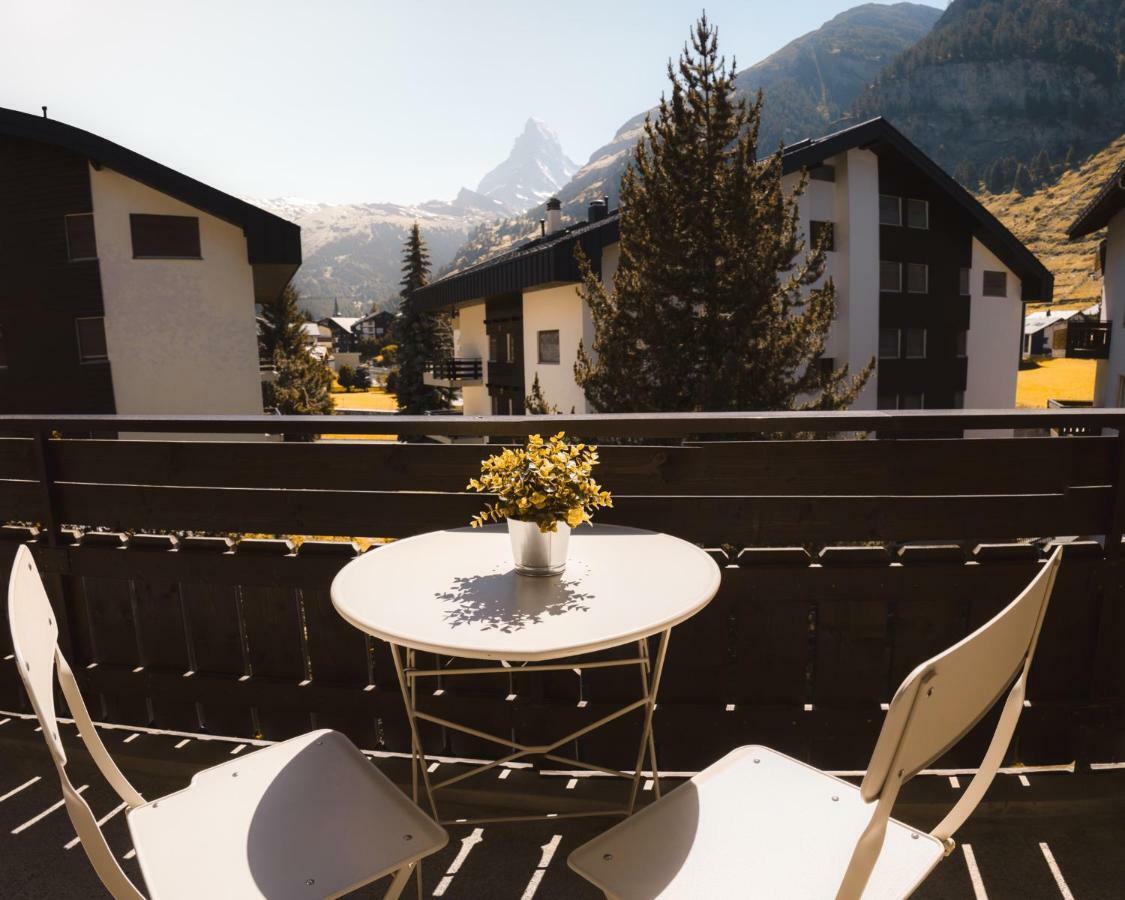 Beautiful Apartment In Zermatt With A Breathtaking View Of The Matterhorn Exterior foto